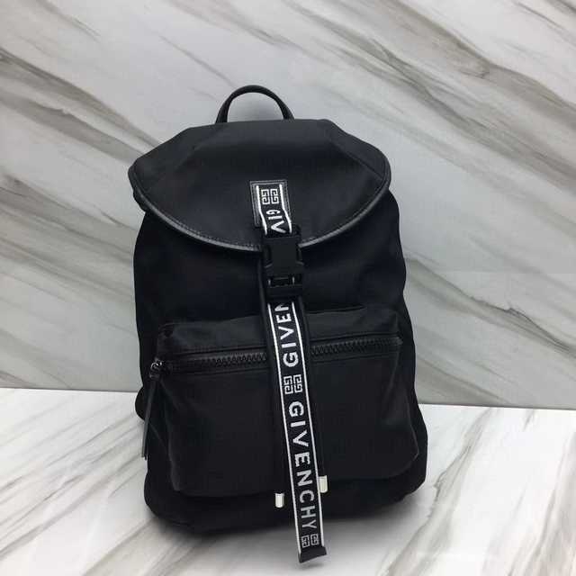 29913-2 Givenchy 43