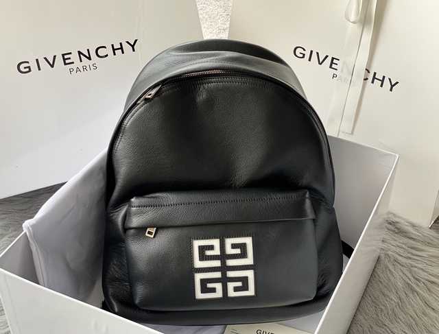992991 Givenchy 40