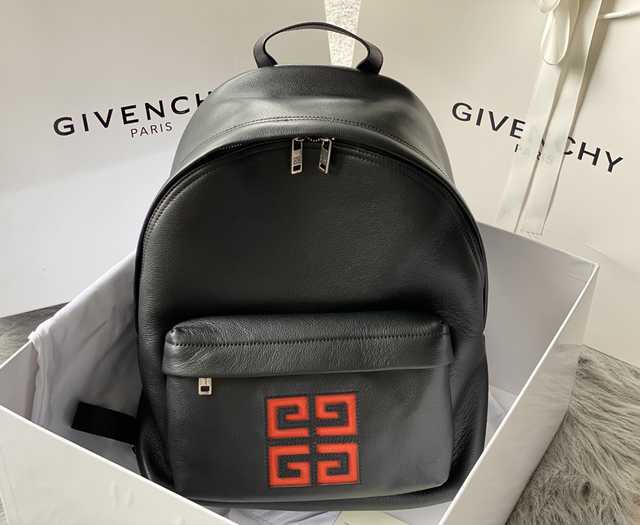 992991 Givenchy 40