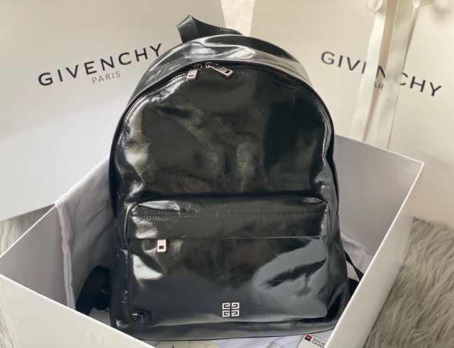 992991 Givenchy 40