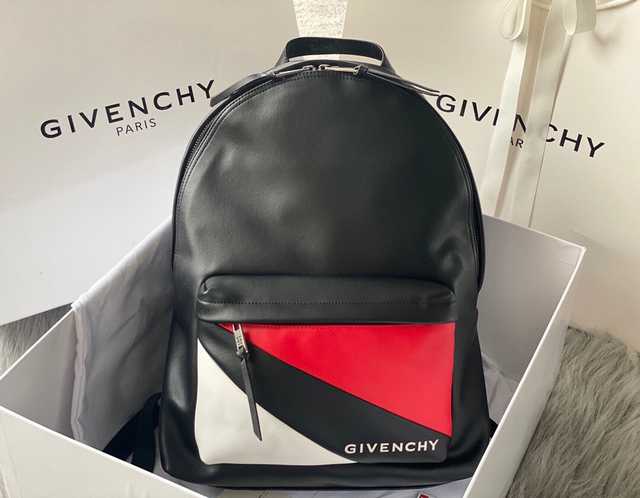 992991 Givenchy 40