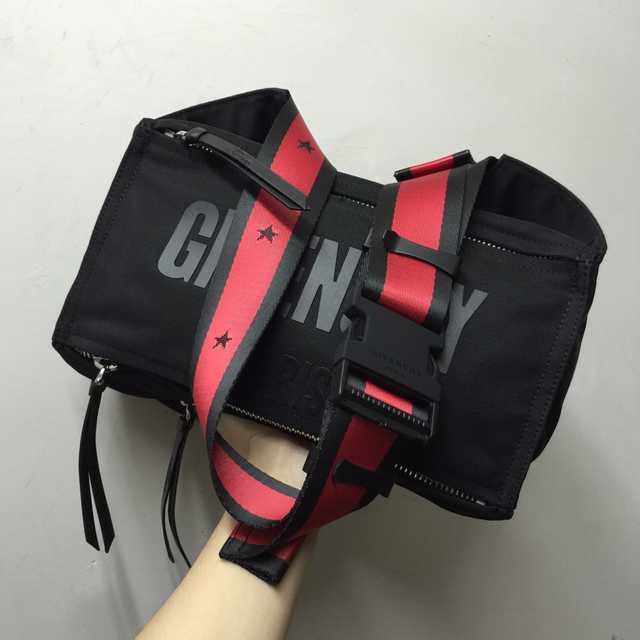 024480 Givenchy 30