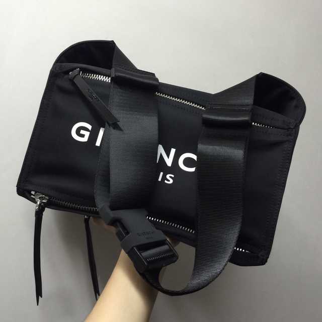 024480 Givenchy 30