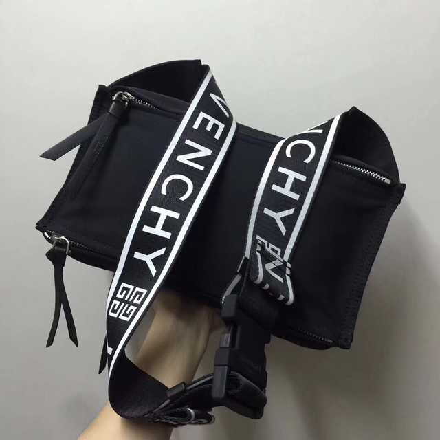 024480 Givenchy 30