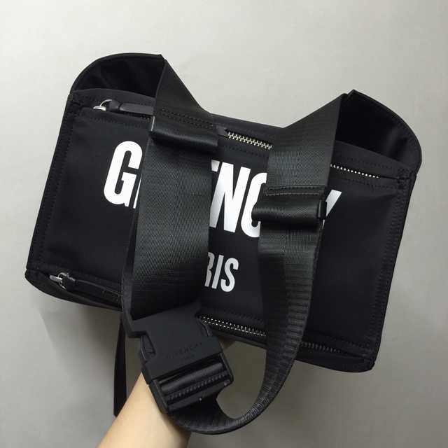 024480 Givenchy 30