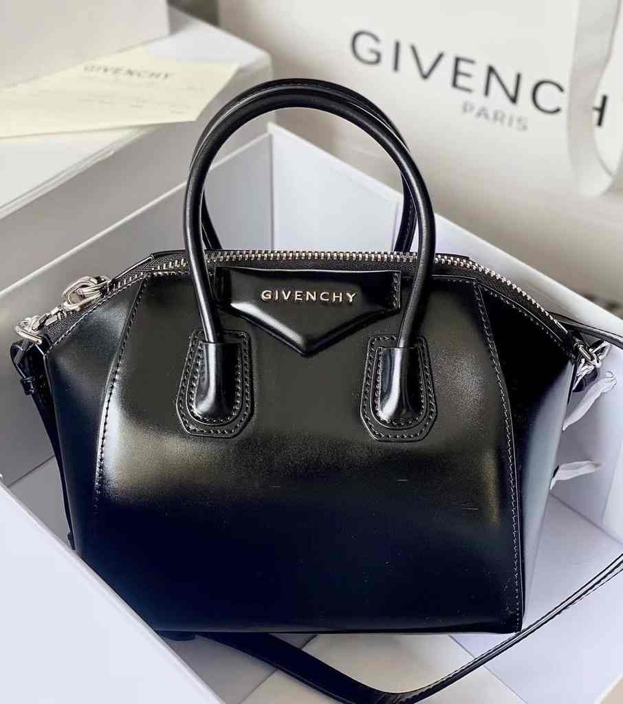 9981 Antigona Mini 22 BOX leather