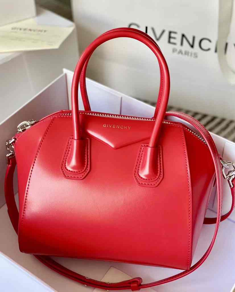 9981 Antigona Mini 22 BOX leather