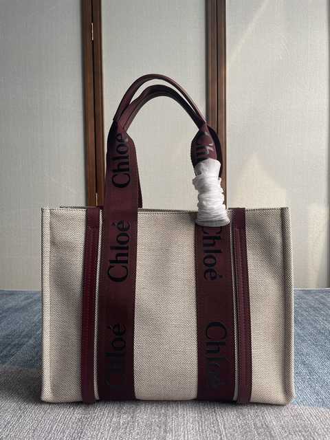 6043 Woody Tote Bag 37