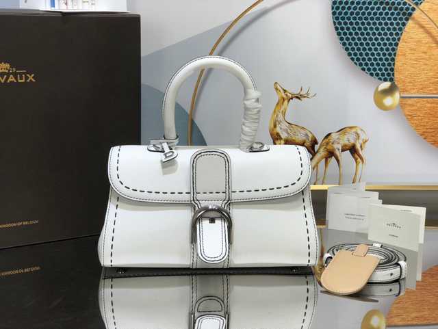 Ds0028 Delvaux Le Brillant 28