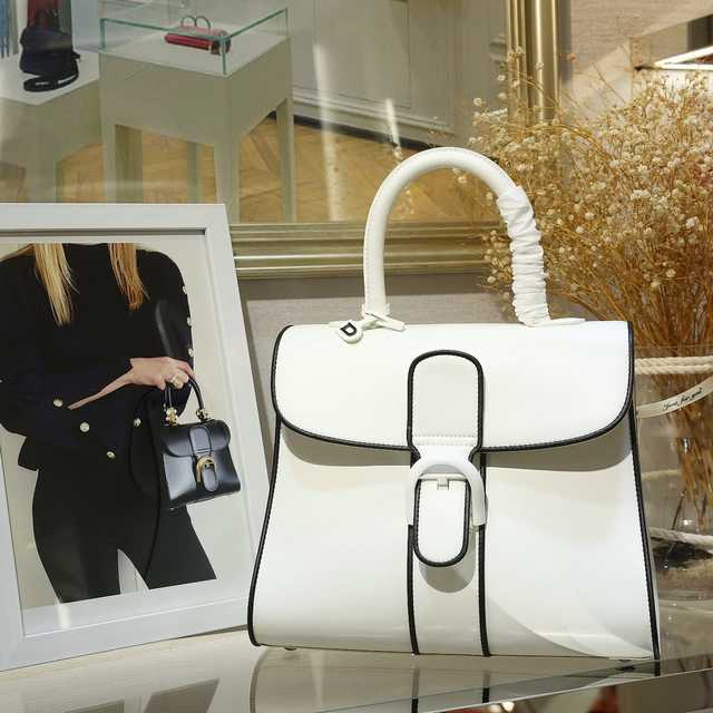 DG0028 Delvaux Brillant 28