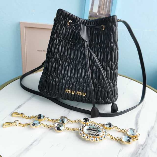 5BE050 MiuMiu 21