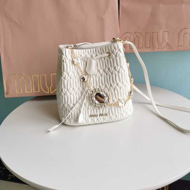 5BE050 MiuMiu 21