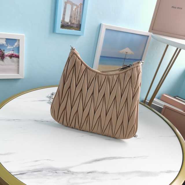 5BH189 MiuMiu 22