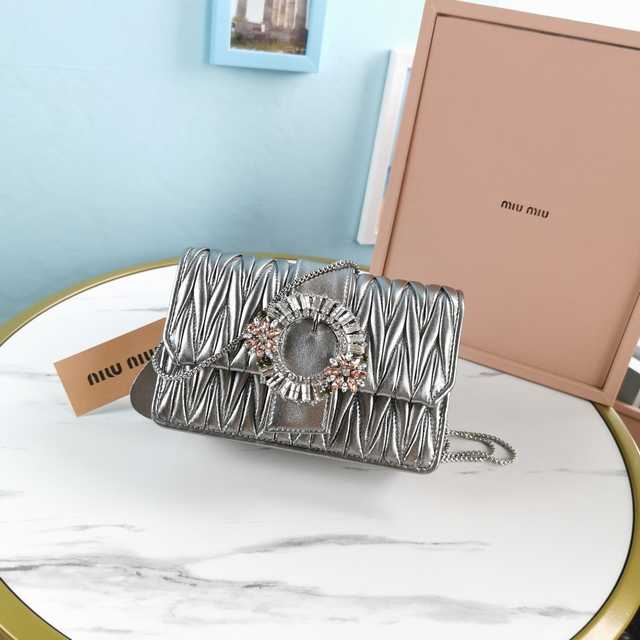5BH095 MiuMiu 18 new