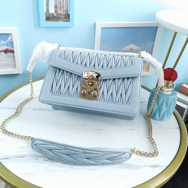 5BD083 MiuMiu 22