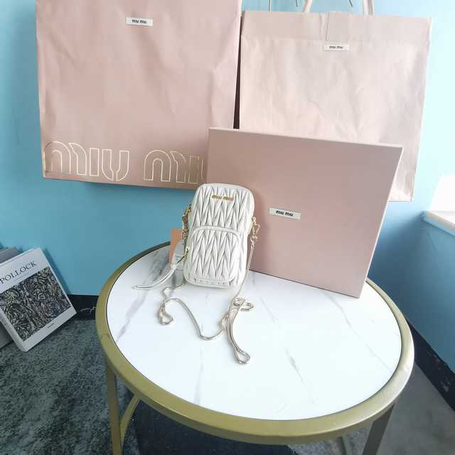 5BP066 MiuMiu 17