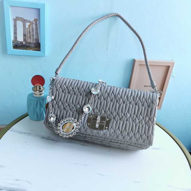 5BD233 MiuMiu 28
