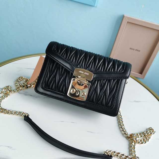 5BH099 MiuMiu 18