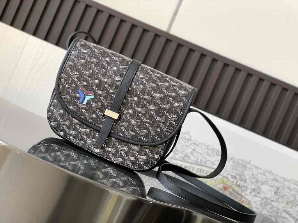 GOYARD Belvédère 8016 22