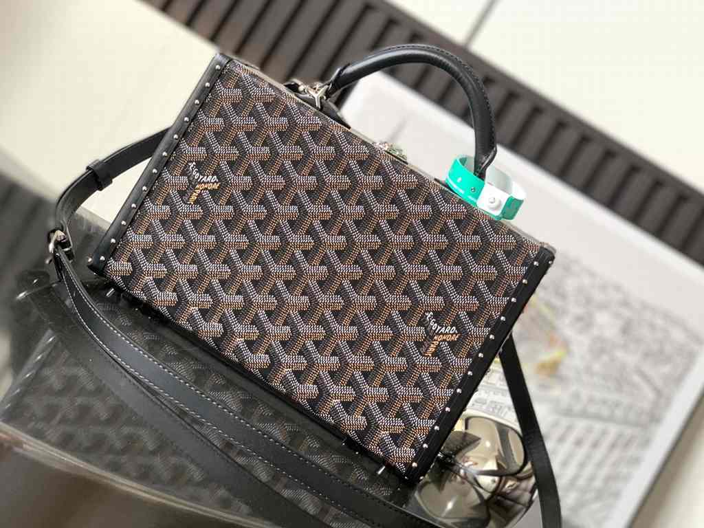 GOYARD Grand Hôtel 8018 24