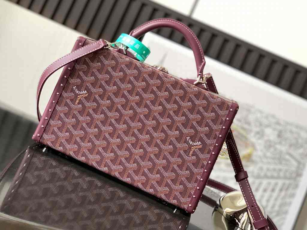 GOYARD Grand Hôtel 8018 24