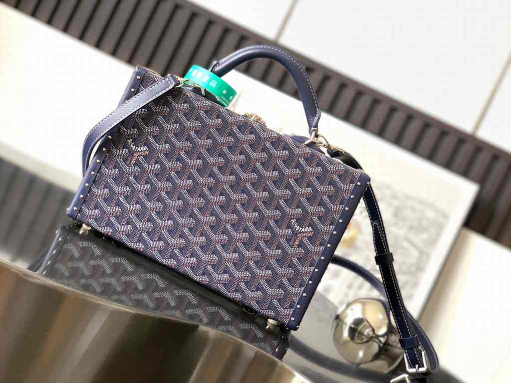 GOYARD Grand Hôtel 8018 24