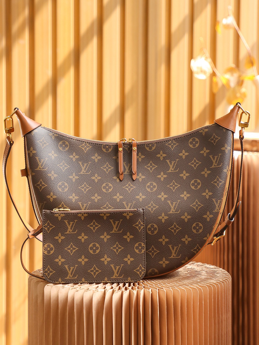 Boutique Quality Louis Vuitton Loop Hobo M46311 38