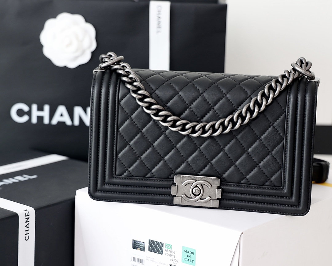 Boutique Quality Chanel Le Boy 67086 Incas 25