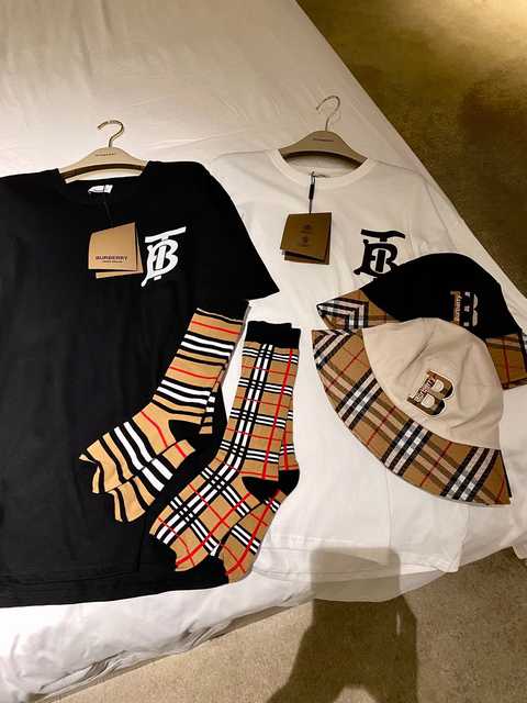 Burberry + cap socks