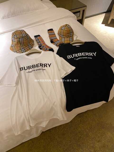 Burberry + cap socks