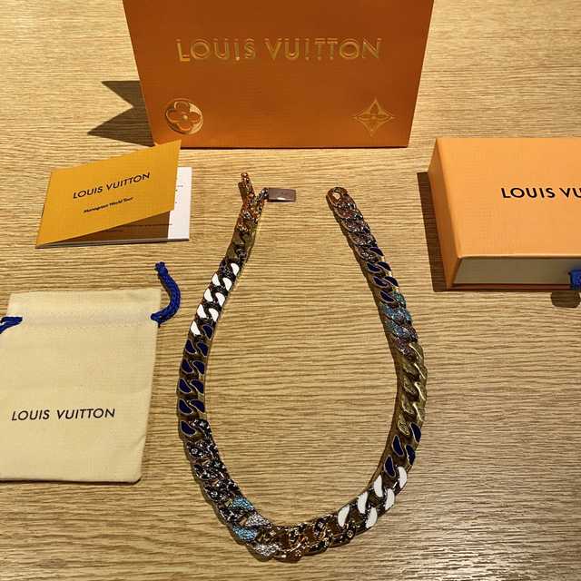 CB10011 LV Necklace