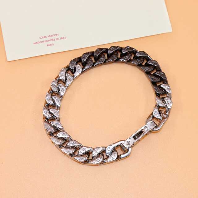 CB10019 LV Bracelet