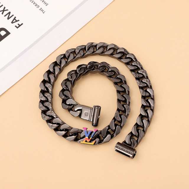 CB10033 LV Necklace