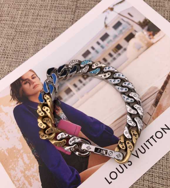 CB10042 LV Bracelet