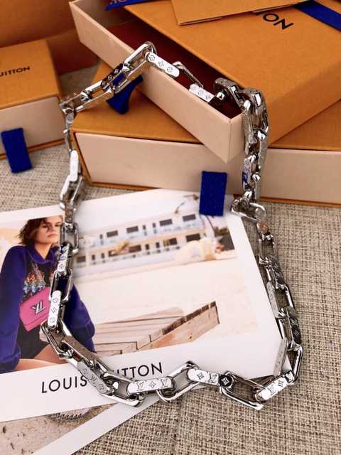 CB10053 LV Necklace