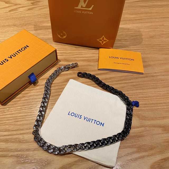 CB10066 LV Necklace