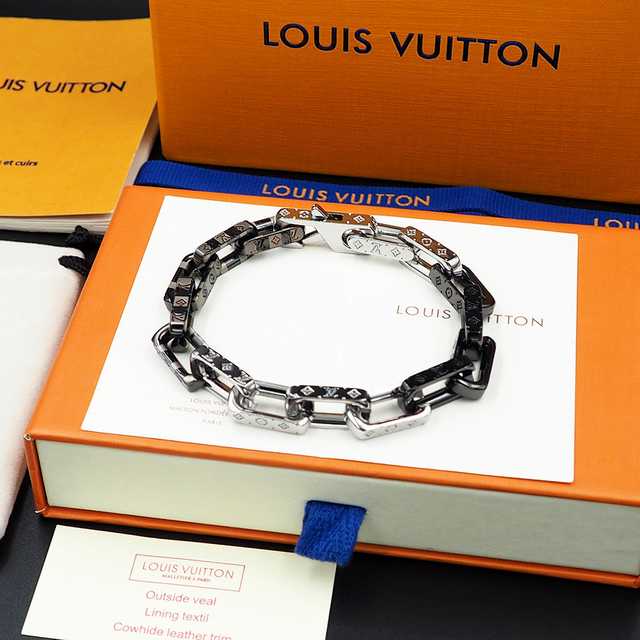 CB10076 LV Bracelet