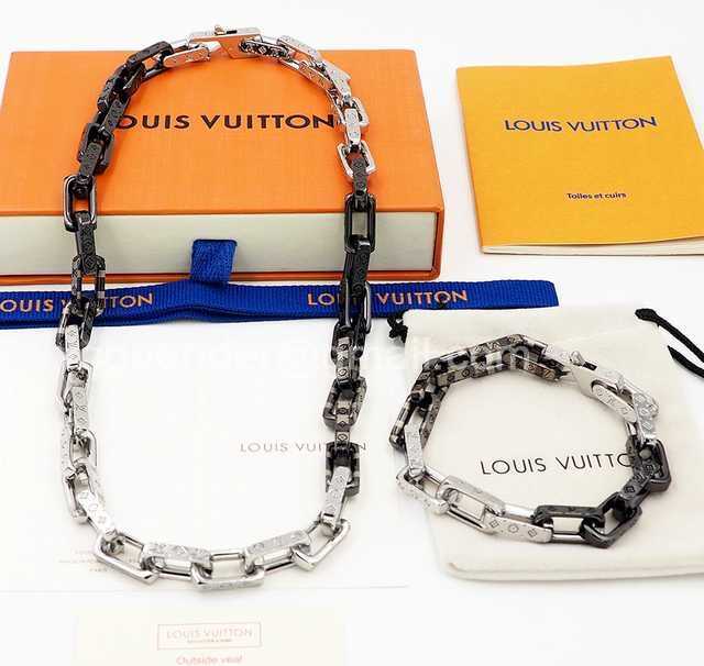 CB10077 LV Necklace
