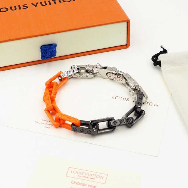 CB10082 LV Bracelet