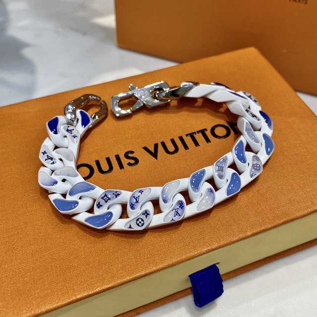 CB10109 LV Bracelet