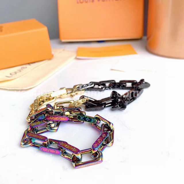 CB10111 LV Necklace CB10111 LV Necklace