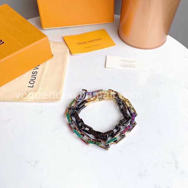 CB10111 LV Necklace CB10111 LV Necklace