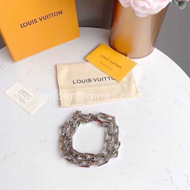 CB10112 LV Necklace CB10112 LV Necklace