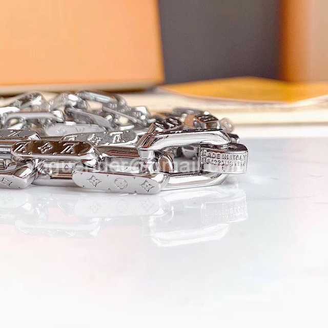CB10112 LV Necklace CB10112 LV Necklace
