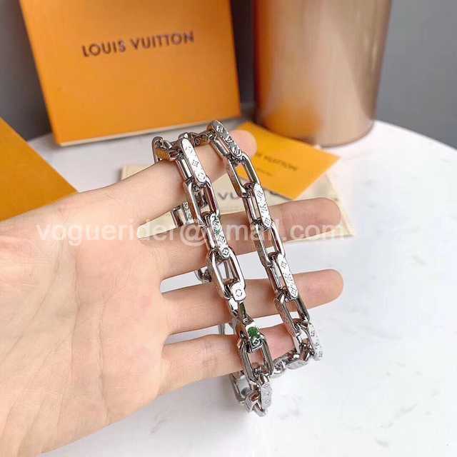CB10112 LV Necklace CB10112 LV Necklace