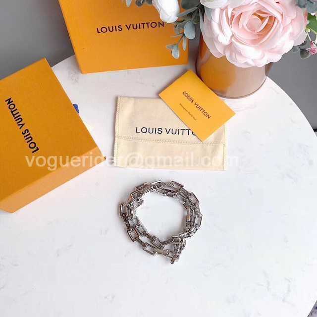 CB10112 LV Necklace CB10112 LV Necklace