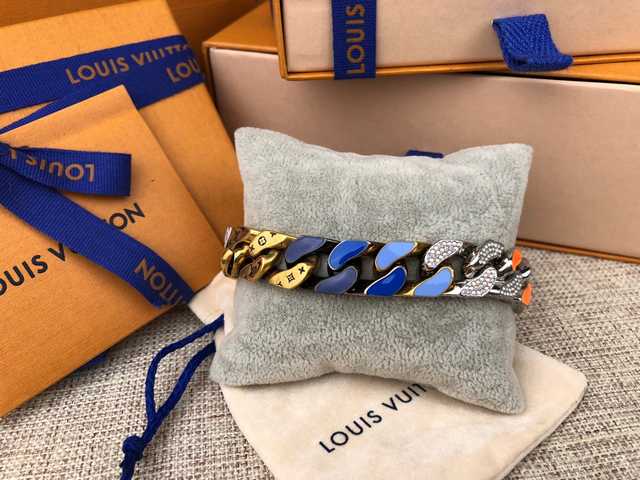 CB10116 LV Bracelet