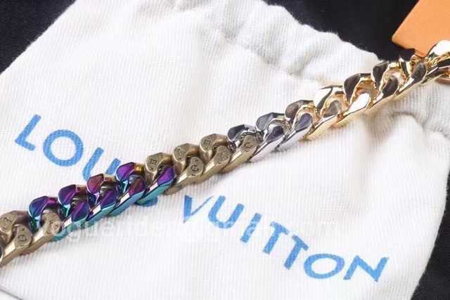 CB10122 LV Necklace CB10122 LV Necklace