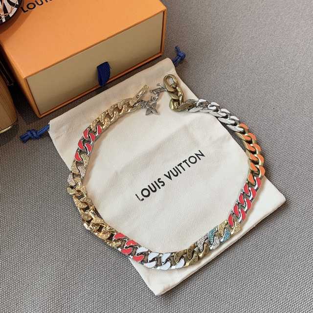 CB10128 LV Necklace