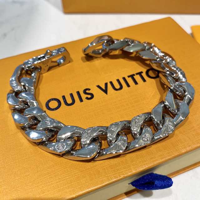 CB10139 LV Bracelet